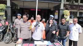 Konferensi Pers yang menghadirkan 2 Maling Motor dan barang bukti motor yang berhasil diamankan.