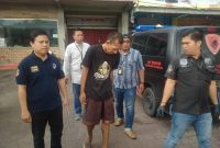 Petugas Kepolisian Selamatkan Pengemudi Ojol