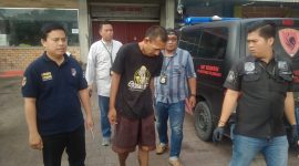 Petugas Kepolisian Selamatkan Pengemudi Ojol