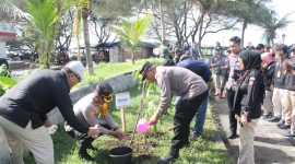 Saat penanaman pohon 