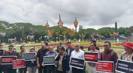Aksi Pernyataan sikap dan Seruan Luhur yang digelar di Bundaran Tugu kota Malang.