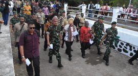 Pangdam XVIII/Kasuari, Mayjen TNI Ilyas Alamsyah, S.E., M.Tr.(Han)., CGCAE., saat menghadiri acara perayaan HUT ke 169 Pekabaran Injil di Tanah Papua, di Pulau Mansinam, Manokwari, pada Senin (5/2/2024).