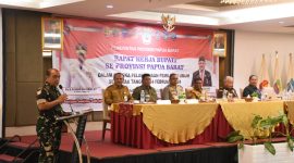 Pangdam XVIII/Kasuari, Mayjen TNI Ilyas Alamsyah, S.E., M.Tr.(Han)., CGCAE dalam acara Raker Bupati se-Papua Barat, di Swiss-Belhotel, Manokwari, Papua Barat, Selasa (6/2/2024).