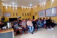 Peserta kegiatan TOT (trade of training) Bawaslu PALI di Kantor Kepala Desa Tanah Abang Jaya, Kecamatan Tanah Abang, Jumat (9 Febuari 2024).
