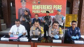 Polres Purworejo saat gelar konferensi pers ungkap kasus pencurian sepeda motor.