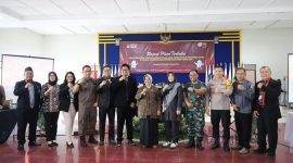 Bupati Purworejo foto bersama usai rapat pleno