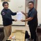 Pengacara Partai Nasdem saat menyerahkan surat keberatan ke Bawaslu Kabupaten Purworejo, Jawa Tengah.