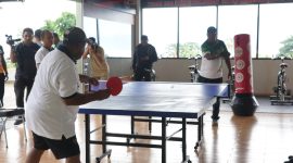 Kasdam XVIII/Kasuari, Brigjen TNI Yusuf Ragainaga bersama Pj. Gubernur Provinsi Papua Barat, Ali Baham Temongmere melaksanakan olahraga bersama, di Lapangan 4 In One, Markas Kodam XVIII/Kasuari, Trikora, Arfai 1, Manokwari, Papua Barat, Sabtu (2/3/2024).