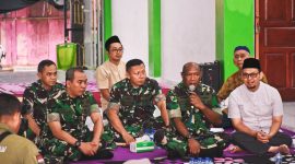 Kasdam XVIII/Kasuari, Brigjen TNI Yusuf Ragainaga, di dampingi Kapendam, Kabintaldam, Waaster Kasdam serta Dandenjasa Bekangdam XVIII/Kasuari, dalam kegiatan Jumat Berkah, di Monokwari, Papua Barat.