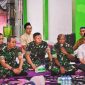 Kasdam XVIII/Kasuari, Brigjen TNI Yusuf Ragainaga, di dampingi Kapendam, Kabintaldam, Waaster Kasdam serta Dandenjasa Bekangdam XVIII/Kasuari, dalam kegiatan Jumat Berkah, di Monokwari, Papua Barat.