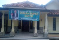 Rumah Bupati Rakyat terlihat berdiri di salah satu desa di Kabupaten Probolinggo