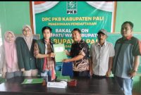 Jauhari, S.H., saat menyerahkan formulir bakal calon wakil bupati di kantor DPC PKB Kabupaten PALI. (Foto: Lidian Heri/realitapublik.id)