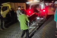 Suasana ketika hendak proses evakuasi jasad korban oleh petugas di TKP 