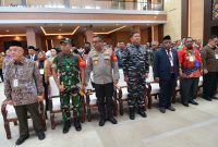 Nomor 2 dari kiri, tampak Pangdam XVIII/Kasuari Mayjen TNI Haryanto, S.I.P, M. Tr. (Han)., saat hadiri acara pengukuhan Pengurus Komite Daerah Ekonomi dan Keuangan Syariah (KDEKS), Provinsi Papua Barat Daya, Kamis (6/6/2024).