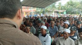 Suasana acara silaturahmi Bang Syukur dengan masyarakat Kecamatan Tabir di halaman Posko Pemenangan SUKA, Kelurahan Mampun Baru.