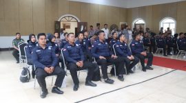 Anggota Walpri untuk 2 Paslon Bupati Kebumen, saat mendengarkan arahan dari Kapolres Kebumen AKBP Recky. 