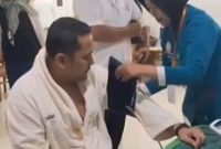 M. Syukur saat menjalani proses tes kesehatan di RS DKT Jambi.(Foto: Mansurdin)