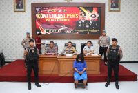 Kapolres Kebumen AKBP Recky pimpin konferensi pers ungkap kasus penipuan.