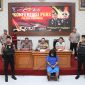 Kapolres Kebumen AKBP Recky pimpin konferensi pers ungkap kasus penipuan.
