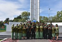 Ziarah, Kepala Zidam XVIII/Kasuari, Kolonel Czi Musaini, yang didampingi oleh para prajurit baik Tamtama Bintara, Perwira dan Ibu-Ibu Persit Zidam XVIII/Kasuari saat di TMP Trikora, Manokwari, Papua Barat 