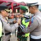 Gelaran Operasi Zebra Candi di Kabupaten Kebumen ditandai penyematan pita biru oleh Kapolres Kebumen AKBP Recky kepada Petugas