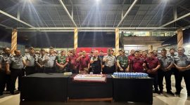 Caption:Kepala Divisi Pemasyarakatan (Kadiv Pas) Kanwil Kementerian Hukum dan HAM Jawa Timur, Herry Azhari saat memberikan arahan kepada seluruh Napi di lapas II B Pasuruan 