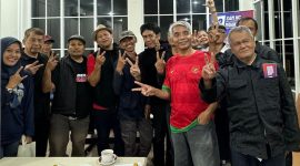 Heri Cahyono atau Sam HC (pakai Topi) bersama Timses dan pendukung.
