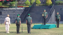 Irdam XVIII/Kasuari, Brigjen TNI Musa David M. Hasibuan, S.I.P., M.A.B., saat pimpin Upacara Bendera 17 Oktober 2024, dilapangan Makodam, Trikora, Arfai 1, Manokwari, Papua Barat. 