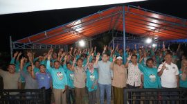 Acara pelantikan tim pemenangan paslon nomor urut 2, Syukur-Khafied, di Kecamatan Tabir Ilir 2, Kabupaten Merangin, Jambi. 