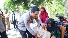 Peringati HUT Ke-73 Humas Polri, Polres Situbondo Berbagi Sembako untuk Warga Tidak Mampu.