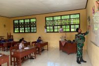 Satgas Yonif 642/Kps melaksanakan kegiatan Gadik di SD Inpres Kramongmongga, Distrik Kramongmongga, Kabupaten Fak Fak, Papua Barat, Sabtu (2/11/2024).