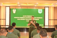 Waasintel Kasad Bidang Jemen Intel, Brigjen TNI Ardian Triwasana selaku Ketua Tim Pembekalan, saat kegiatan Pembekalan Intelijen Dasar Tersebar bagi Perwira TNI AD, di Markas Kodam XVIII/Kasuari, Manokwari, Papua Barat, Senin (4/11/2024).
