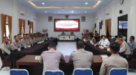 Para siswa didampingi oleh perwira pendamping, diterima secara resmi oleh Wakapolres Kebumen Kompol Muhammad Nurkholis yang mewakili Kapolres Kebumen.