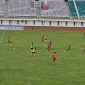 Pertandingan sepak bola Soeratin Cup U-17 zona Jawa Timur, antara PSSS Situbondo Vs Arema Indonesia, di Stadion Jember Sport Garden, pada 17 November 2024.