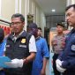 Kasatreskoba AKP Heru Sanyoto mengungkapkan penangkapan 2 tersangka kasus narkoba dalam konferensi pers di Polres Kebumen.
