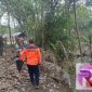 Kalaksa BPBD Kebumen, Udi Cahyono, bersama tim, didampingi Ketua Pejuang Siliwangi Indonesia Bersatu Kabupaten Kebumen dan tokoh masyarakat, meninjau lokasi tanah longsor di sebelah TPU Dusun Banjaran, Desa Bojongsari, Kecamatan Aliran.(Foto: realitapublik.id)