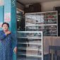 Suryani di kios tempatnya berjualan kaset VCD yang berada di Jalan Muhammad Sudi, sebelah barat Pasar Besuki, Situbondo.