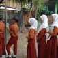 Para siswa SDN Purwantoro 5 dalam sesi pengambilan gambar vidio terkait ZAMP