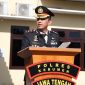 Kapolres Kebumen, AKBP Recky, saat menjadi inspektur upacara di halaman Mapolres Kebumen