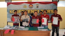 Katim Resmob Satreskrim Polres Kebumen Aiptu Toni Rio Sihar Pakpahan saat konferensi pers.