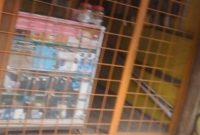 Tampak kondisi dari luar, konter Hp dan aksesoris di dekat stasiun, Jalan Bojong Gede, Bogor. 