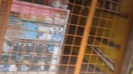 Tampak kondisi dari luar, konter Hp dan aksesoris di dekat stasiun, Jalan Bojong Gede, Bogor. 