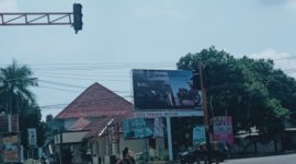 Traffic Light di Perempatan Alun-alun Besuki, terlihat terlihat berfungsi.