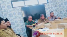 Suasana saat berlangsungnya dialog di ruang rapat Kantor Kecamatan Jatibanteng, Kabupaten Situbondo, Senin, 06 Januari 2025. 