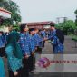 Saat penyerahan secara simbolis sejumlah piala, piagam, sertifikat serta tropi penghargaan oleh Camat Mlandingan, Akhriat Syahada Alam, S.Sos., M.Si., Jumat, 17 Januari 2025. (Photo: realitapublik.id)