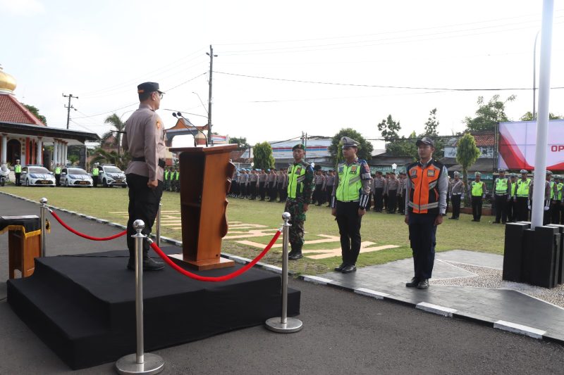 Suasana saat berlangsungnya Apel Operasi Keselamatan Candi 2025 di Halaman Mapolres Kebumen.(Foto: Wahyudin/realitapublik.id)