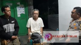 Kapolres Kebumen AKBP Eka Baasith berbincang dengan masyarakat Desa Madureso.