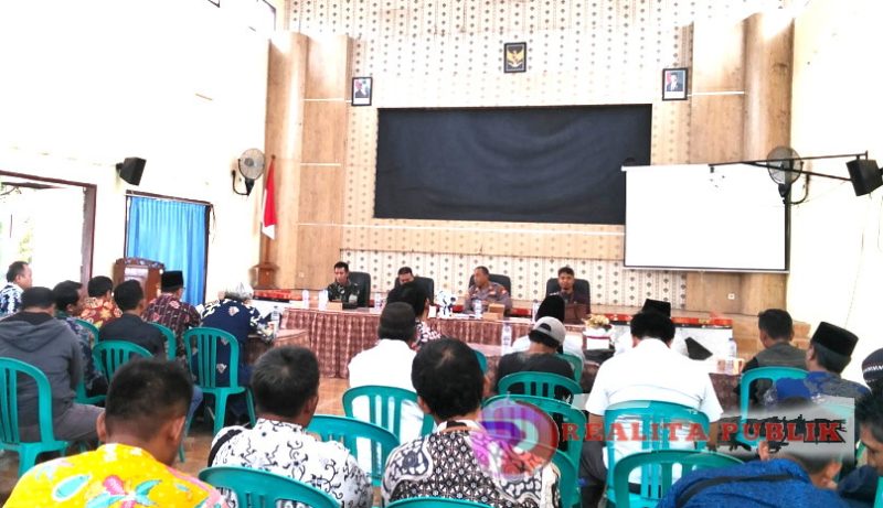 Suasana berlangsungnya Rakor terkait agenda kegiatan Kampung Ramadan Besuki 2025, di Aula Kantor Kecamatan Besuki, Situbondo, Kamis, 20 Februari 2025.(Foto: realitapublik.id)