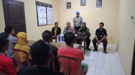Suasana saat mediasi untuk penyelesaian kasus Pencurian Gula Merah 3 Kg dengan menghadirkan korban, pelaku, serta para saksi, di Polsek Ayah Polres Kebumen.