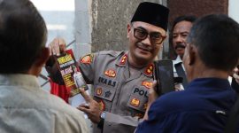 Kapolres Kebumen AKBP Eka Baasith memberikan sosialisasi kepada masyarakat terkait layanan Cell 110 Polri. 